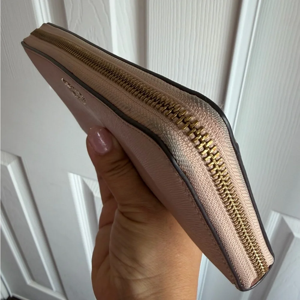 Kate Spade Women’s Soft Pink Wallet